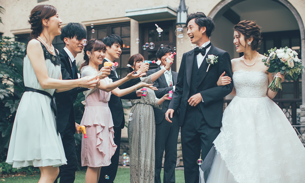 結婚式ムービー余興サプライズ完全ガイド｜笑いも感動も叶える演出術